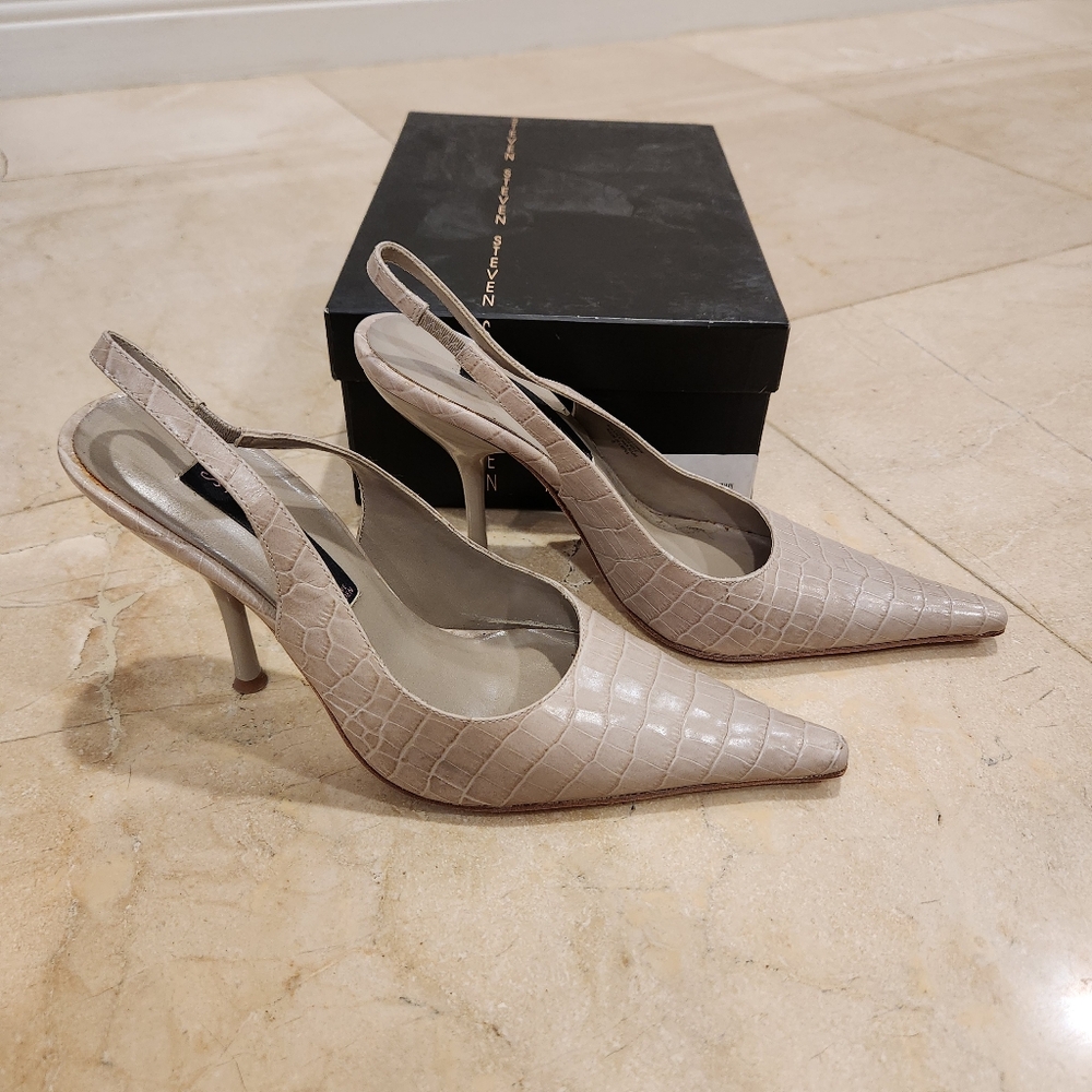Steven by Steve Madden closed toe sling back heels. Size 8. Light beige